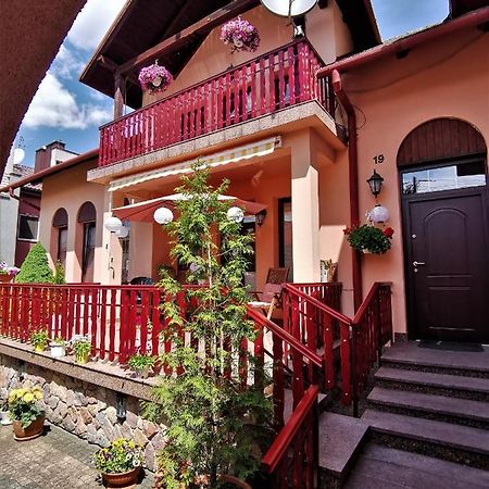 Dom Pod Tujami Bed and Breakfast Kraków Exteriör bild