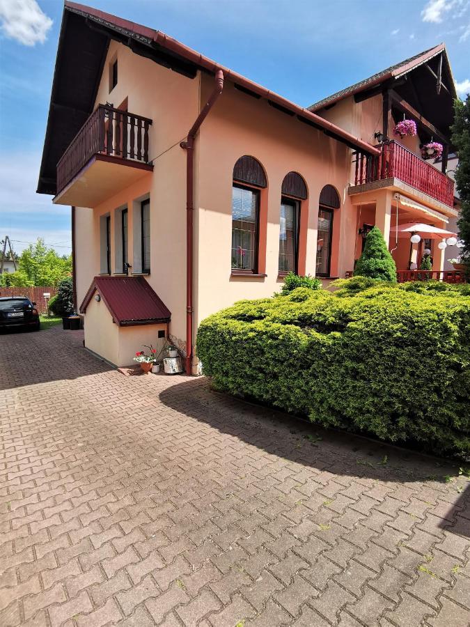 Dom Pod Tujami Bed and Breakfast Kraków Exteriör bild