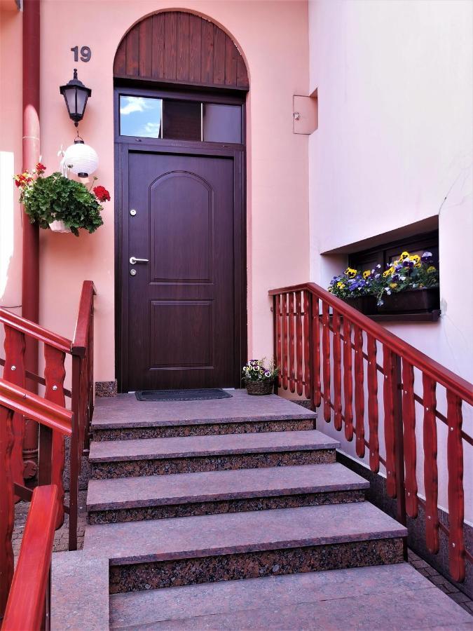 Dom Pod Tujami Bed and Breakfast Kraków Exteriör bild
