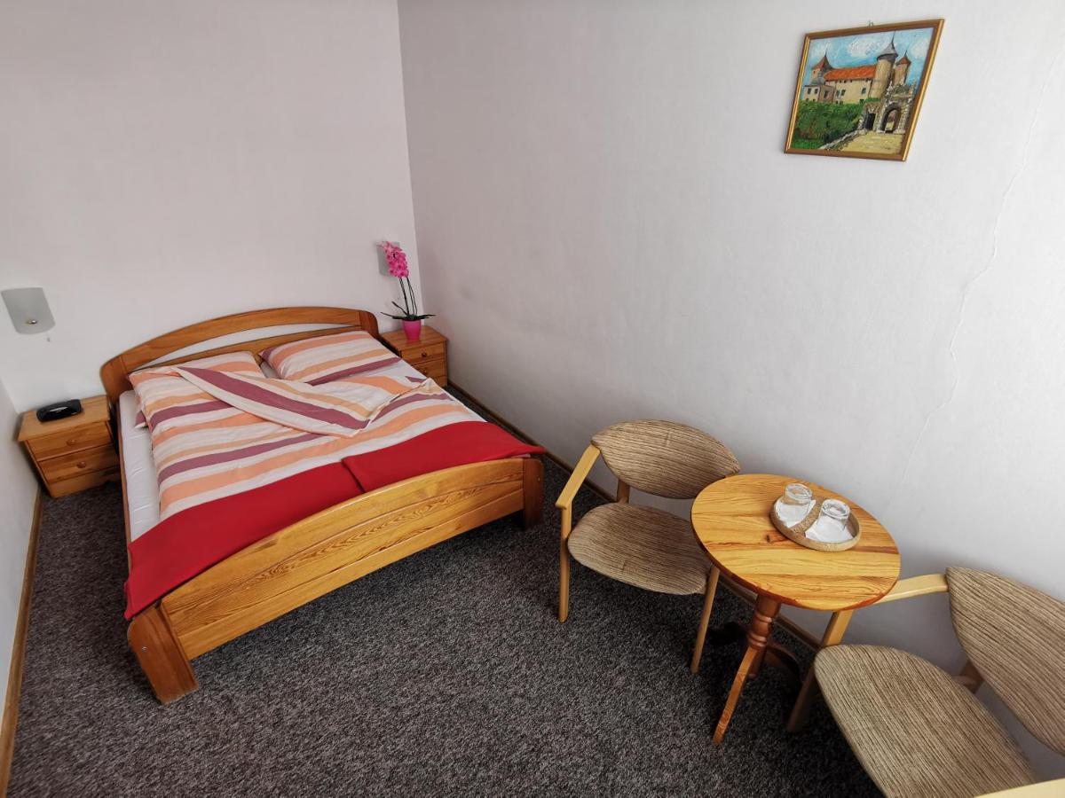 Dom Pod Tujami Bed and Breakfast Kraków Exteriör bild