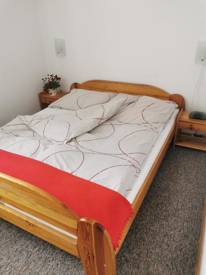 Dom Pod Tujami Bed and Breakfast Kraków Exteriör bild