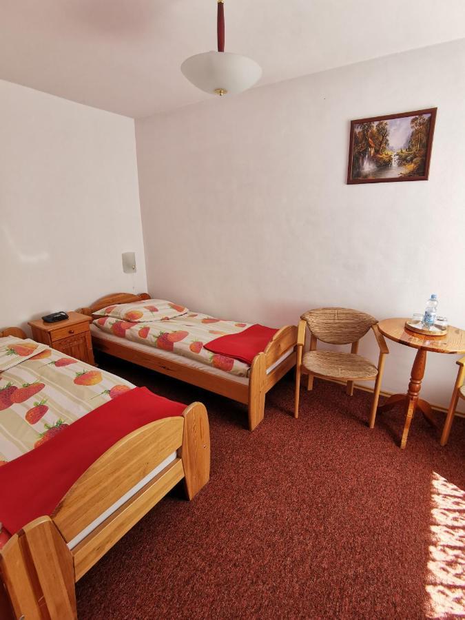 Dom Pod Tujami Bed and Breakfast Kraków Exteriör bild
