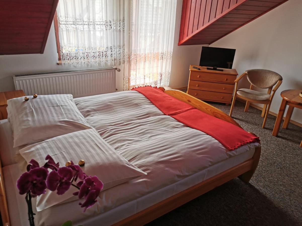 Dom Pod Tujami Bed and Breakfast Kraków Exteriör bild